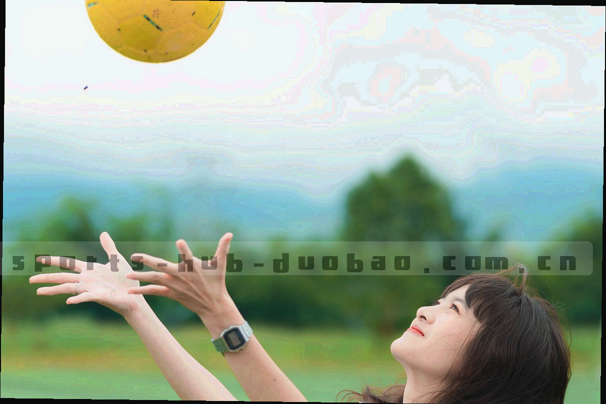 屏幕上的积分榜界面示意，排名与积分数值清晰可见，背景为深墨绿